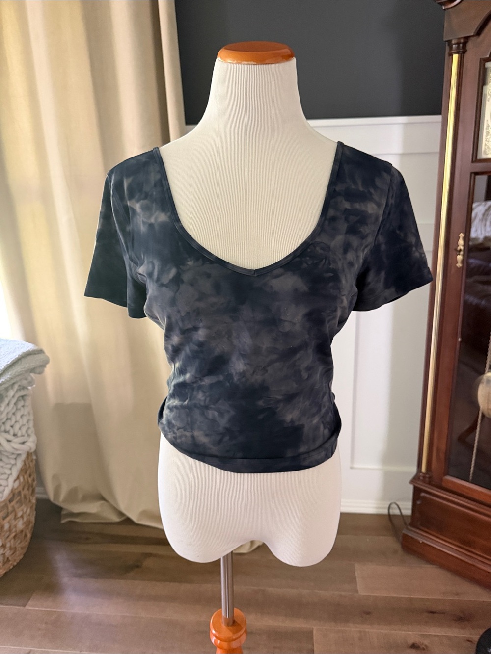 💘lululemon athletica Black & Gray Tie-Dye Scoop Neck Crop Top